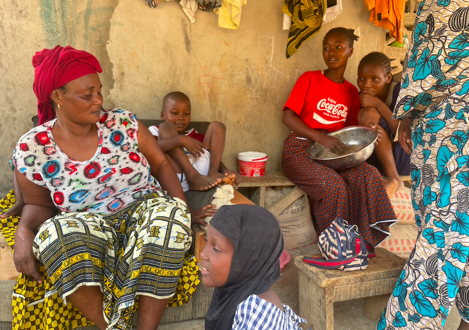 Mariam and her children: Ahmed behind her, Karidja at her feet, Wallama in a red t-shirt and Aminata on the far right | Photo: InfoMigrants