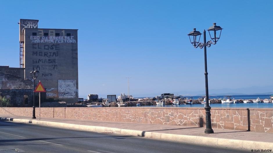 The words 'Close Moria, smash fascism' have been daubed on a building in Mytilene | Photo: Kaki Bali/DW