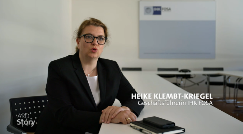 Director of the IHK Fosa in Nuremberg, Heike Klembt-Kriegel believes her office's processes help businesses and bring transparency to recognizing foreign qualifications | Source: Screenshot ARD documentary