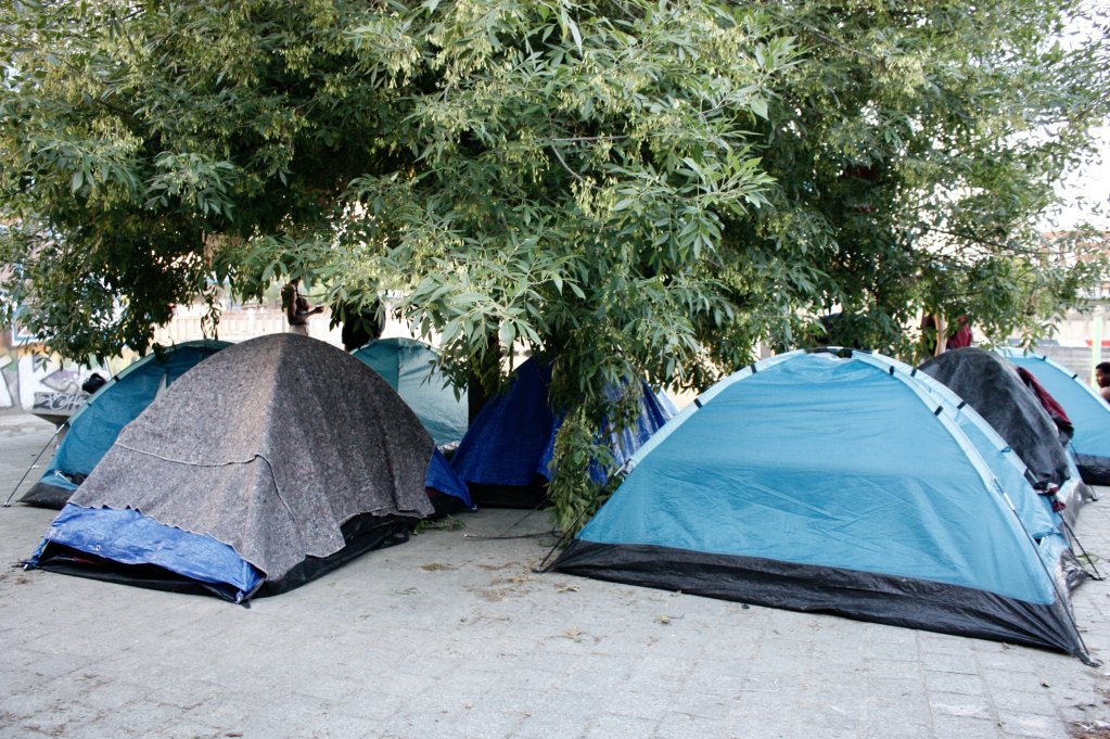 Au moins une quarantaine de jeunes étrangers vivent dans le campement. Crédit : InfoMigrants