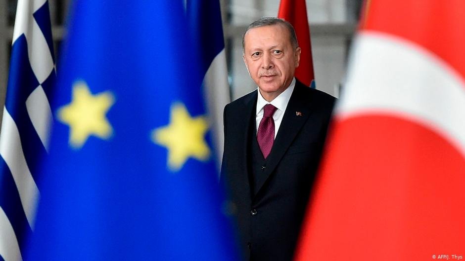 Turkish President Racep Tayyip Erdogan might be trying to sign another deal with the EU or other partners in the West that would result in a much-needed cash injection for Turkey's flailing economy | Photo: AFP/J.Thys