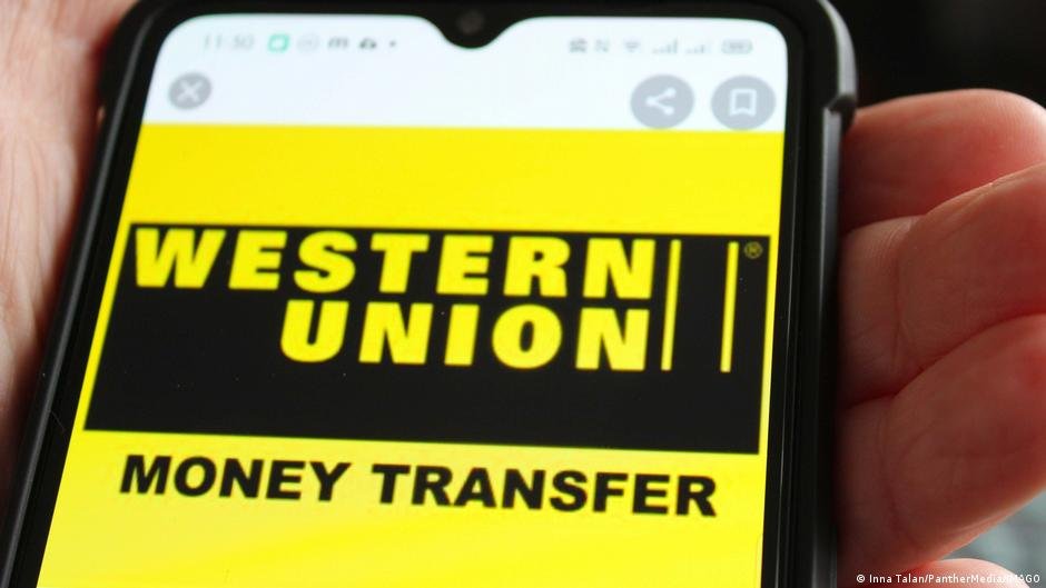 It is difficult to stop people making international bank transfers or sending cash via companies like Western Union | Photo: Inna Talan/PantherMedia/IMAGO