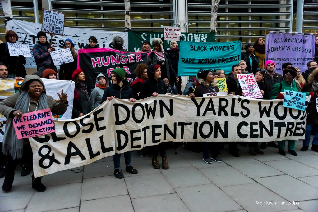 Protest at Yarls Wood immigration detention center, Bedfordshire, UK | Photo: P. Marshall/picture-alliance
