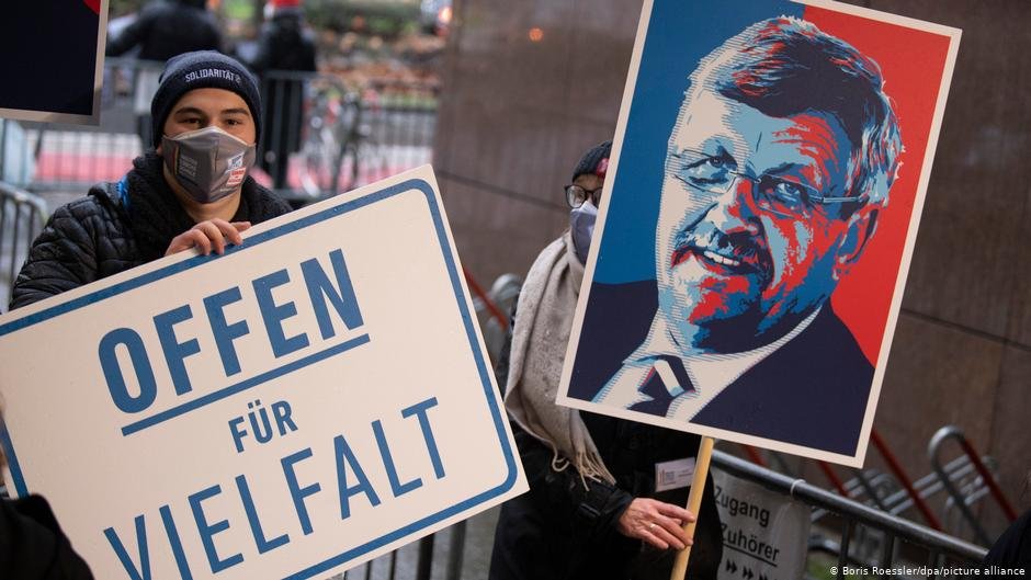Prior to the verdict, supporters of Lübcke's liberal viewed had gathered outside the courtroom in Frankfurt | Photo: Boris Roessler/dpa/picture-alliance