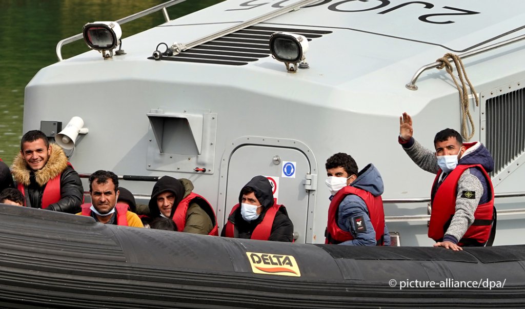 گروهی از مهاجران که از کانال مانش عبور کرده اند، توسط گارد ساحلی بریتانیا به منطقه کانت منتقل گردیند. تاریخ نهم ماه می سال ۲۰۲۲