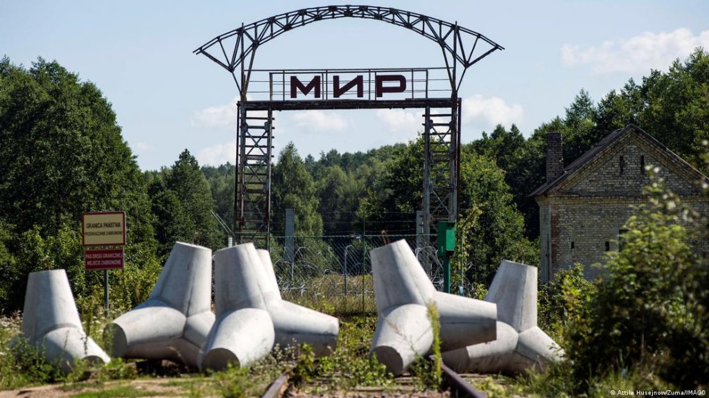 Poland began fortifying its border under the previous PiS government as a deterrent amid 'destabilizing' actions by its pro-Russian neighbor, Belarus. | Photo: Attila Husejnow/Zuma/IMAGO