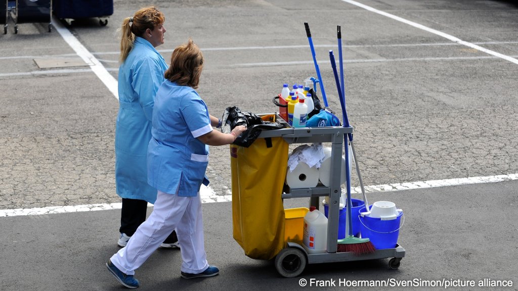 File photo used for illustration. Many migrant women in Spain work as cleaners, or in care work | Photo: picture-alliance