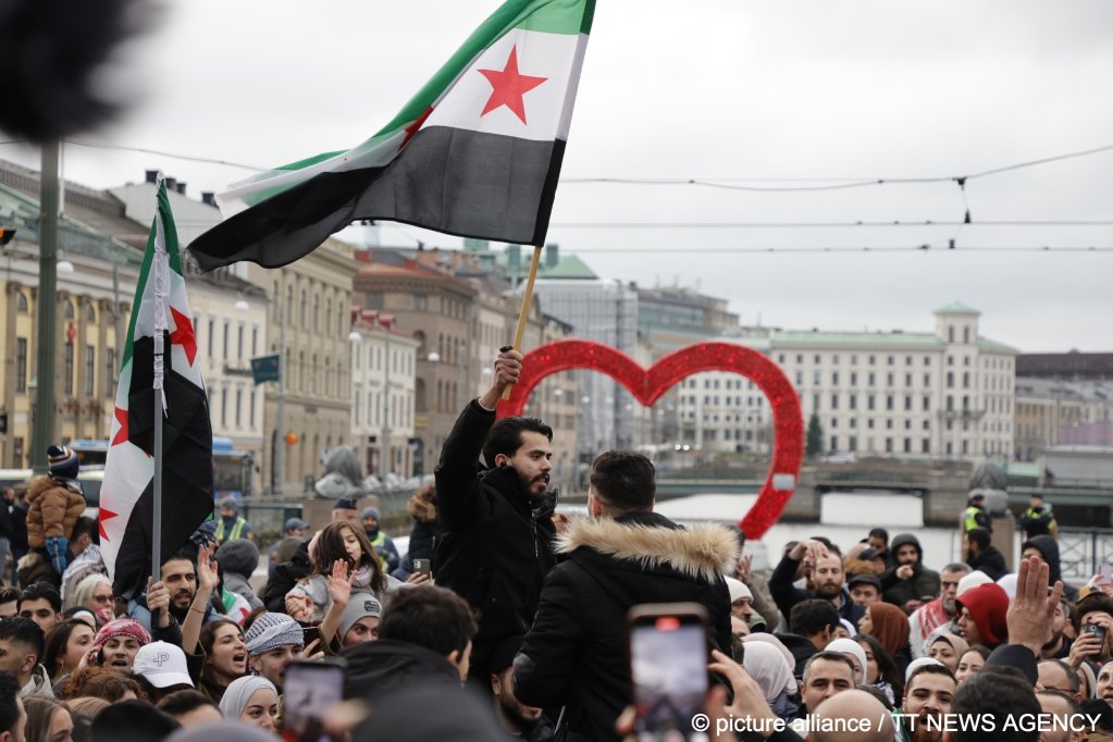 File photo: Syrian people celebrate in Sweden at the news that Assad has left Syria in December 2024 | Photo: Adam Ihse / TT / picture alliance