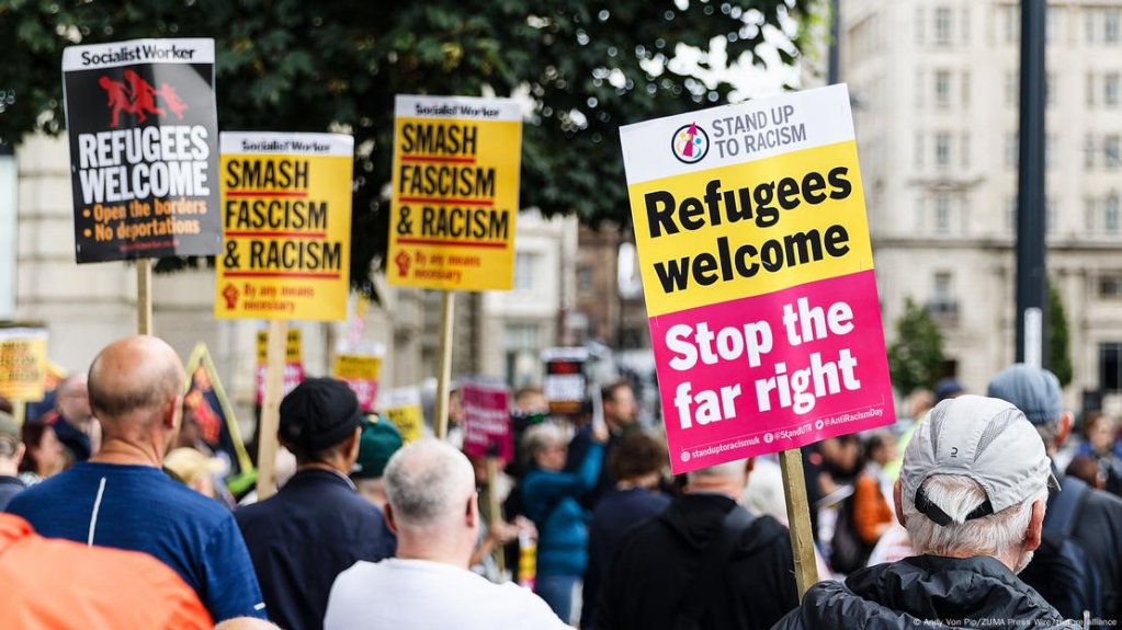 File photo used as illustration: Anti-racism rallies have countered sometimes violent anti-migrant protests on UK streets | Photo: Andy Von Pip/ZUMA Press Wire/picture alliance
