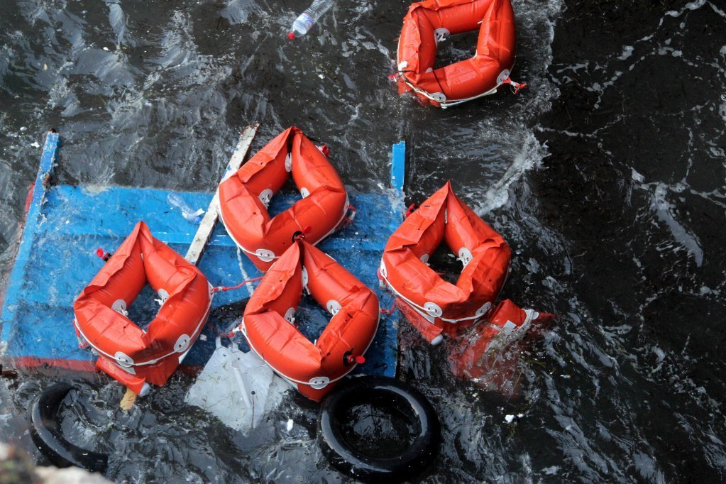 From file: Life vests floating in water | Photo: Reuters