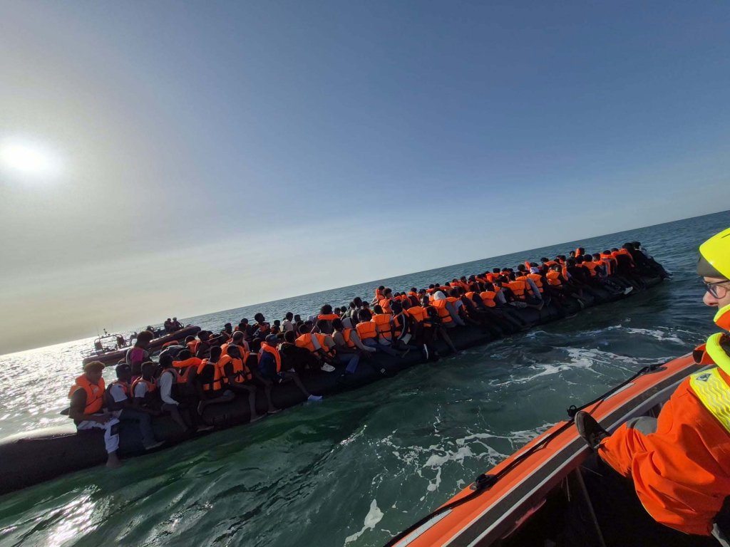 A mega boat with 230 people on board crossed the English Channel on August 10, 2026. Photo: SNSM Berck-sur-Mer