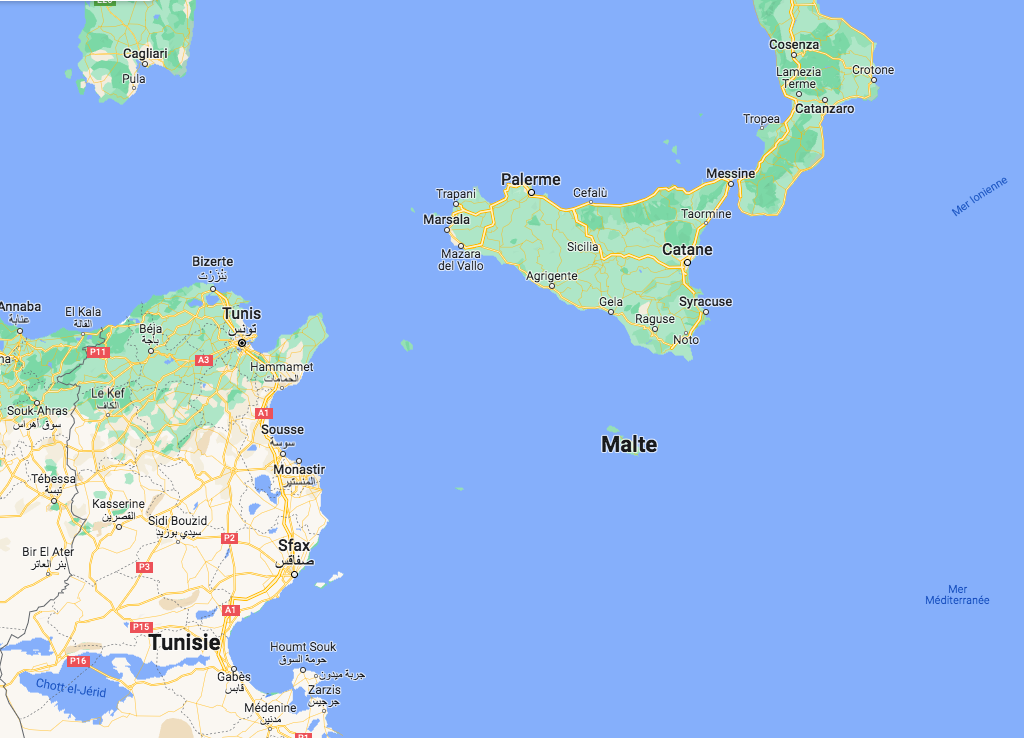 La traversée de la Méditerranée centrale, au départ principalement des côtes tunisiennes et libyennes vers l’Italie, reste l'une des routes migratoires les plus meurtrières au monde. Crédit : capture d'écran Google Maps.