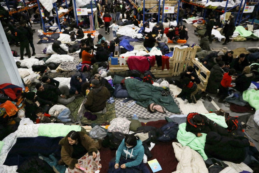 More than 1,000 migrants are still housed in a transport and logistics center near the Belarusian-Polish border in the Grodno region of Belarus. Photo taken on November 19, 2021. Photo: Reuters