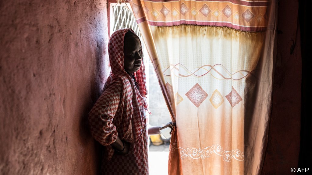 Fatou Ngom was left with three children to raise alone, after her husband died in 2022 while trying to reach Europe | Photo: Patrick Meinhardt / AFP