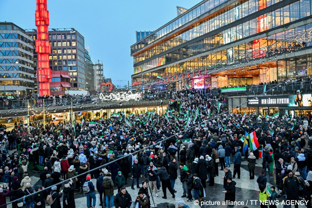 File photo: On December 8, 2024 Syrians gathered in Sweden to celebrate the fall of the Assad regime but how many want to return now to Syria? | Photo: Jonas Ekströmer / TT / picture alliance