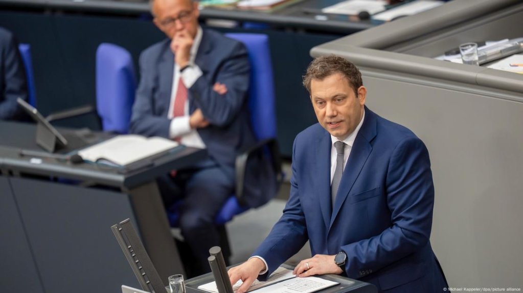 Germany's Finance Minister Lars Klingbeil told the Bundestag that illegal employment practices result in over a billion euros bleeding from the government budget annually | Photo: Michael Kappeler/dpa/picture-alliance