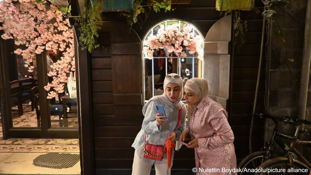 File photo: The streets of Damascus reveal the city's efforts to return to daily life after prolonged conflict in the evening hours. 14 November 2025 | Photo: Nurettin Boydak/Anadolu