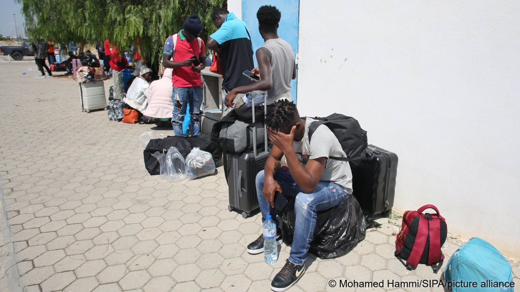 Undocumented migrants from sub-Saharan African countries seen on June 16, 2026 before their repatriation to their countries of origin | Photo: Mohamed Hammi/Sipa Press