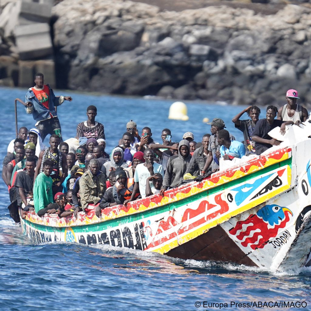 From file: El Hierro and Lampedusa are being compared frequently because they are both small islands with little or no infrastructure experiencing sudden increases in the number of arrivals | Photo: Europa Press / Ab aga / Imago