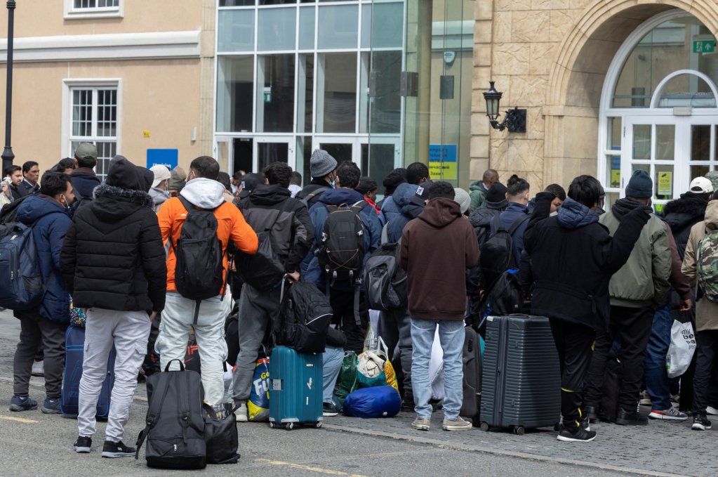 File photo: Many migrants ended up sleeping on the streets in 2024, but even today, with fewer asylum applicants, accommodation is still 'under pressure' claims the Irish government | Photo : Reuters