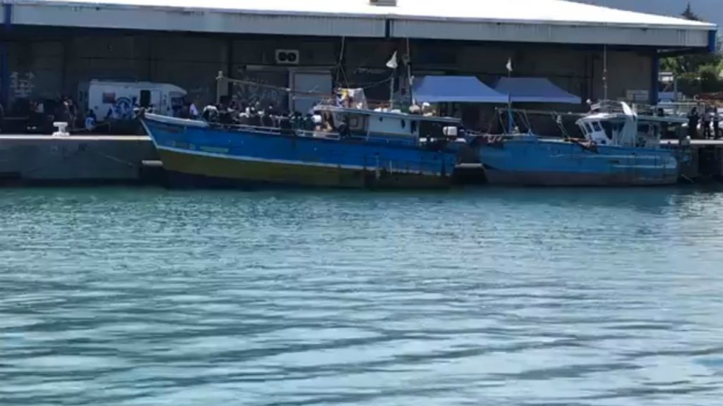 A boat used to transport Sri Lankans to the French departement of Reunion in the Indian Ocean | Source: Facebook Live screenshot LINFO.re