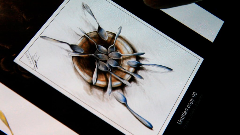 Cuillères sur une assiette vide - dessin d'Hossien Rezaye sur sa tablette |  Photo : Tina Xu 2021