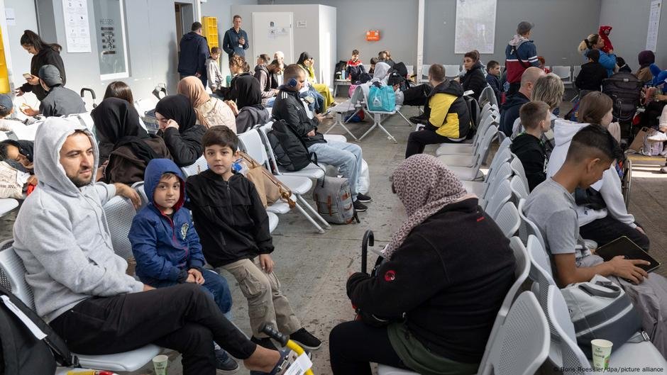 Refugees make up around 4 percent of Germany's population | Photo: Boris Roessler / dpa / picture alliance