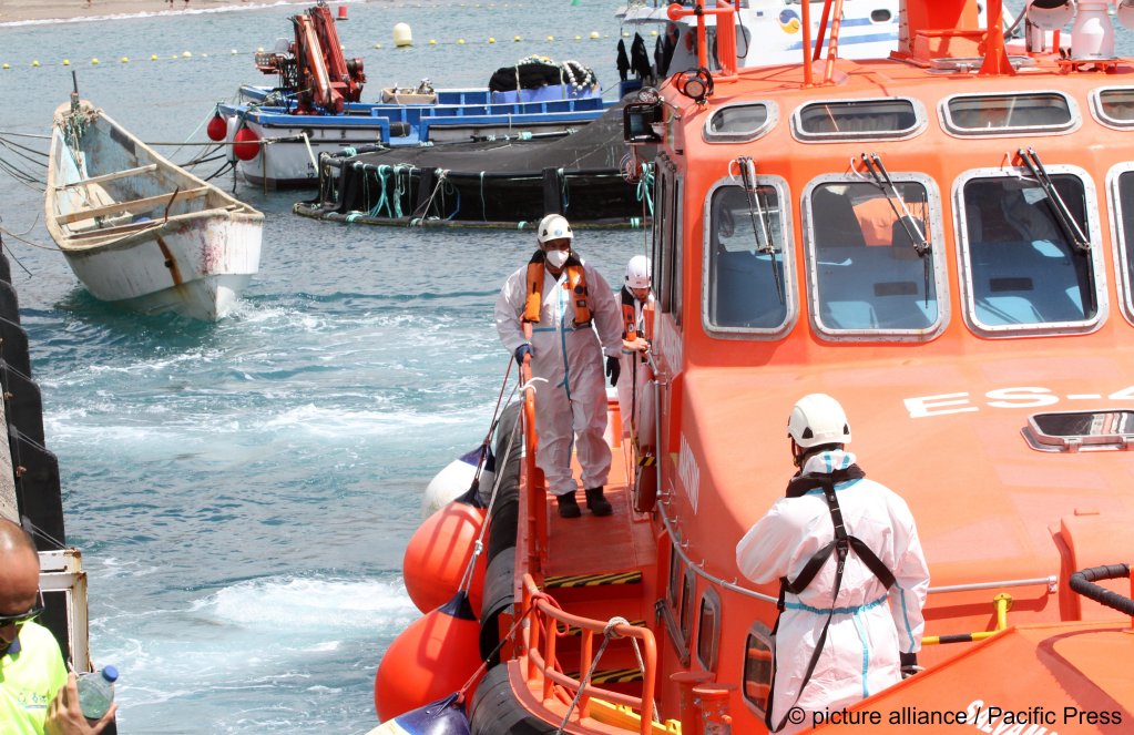 The Spanish sea rescue services helped many of the 280 migrants who arrived on various Canary Islands over the last weekend in March 2022 | Photo: Picture Alliance / Pacific Press