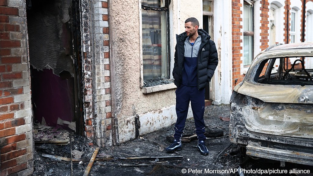 Jamie Corry lost his home during the anti-migrant riots | Photo: Peter Morrison/AP Photo/dpa/ picture-alliance