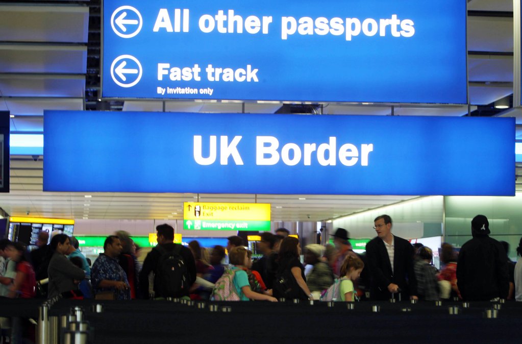 For years, successive UK governments under various leaderships have been exploring various methods to keep irregular migrants outside the country's borders - with little success | Photo: Steve Parsons/empics/picture alliance