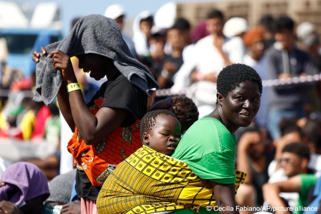 A woman and her baby arrive on the Italian island of Lampedusa in September 2023, tens of thousands arrived over the summer months | Photo: Cecilia Fabiano / La Presse / picture alliance