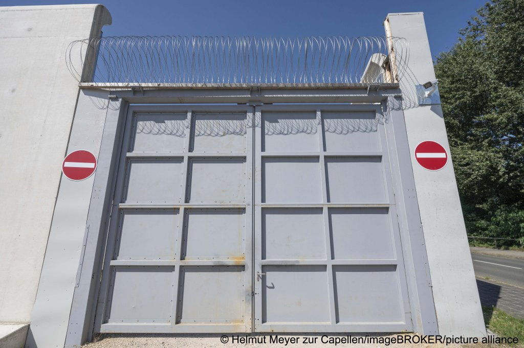 File photo used as illustration: Most people who are returned are issued with notices to not reenter Germany | Photo: Helmut Meyer zur Capellen/imageBROKER/picture alliance