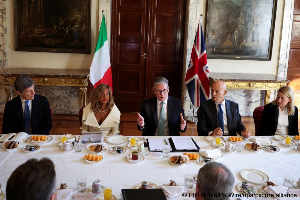 Italian and British delegations had breakfast together at the Villa Wolkonsky in Rome ahead of the visits | Photo: Phil Noble/PA Wire/dpa/picture alliance