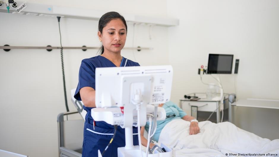 File photo: Germany needs hundreds of thousands of skilled workers every year just to uphold the current workforce | Photo: Oliver Dietze/dpa/picture alliance 