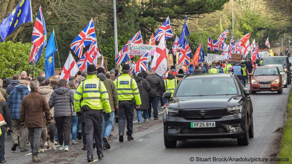 There have been weekly protests in Crowborough since the plans to host asylum seekers there were revealed in October 2025 | Photo: Stuart Brock/Anadolu/picture alliance