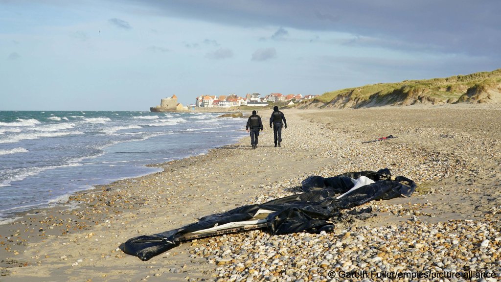 From file: A deflated dinghy thought to have been used by migrants who attempted to cross the English Channel to the UK | Photo: Gareth Fuller/empics/picture alliance