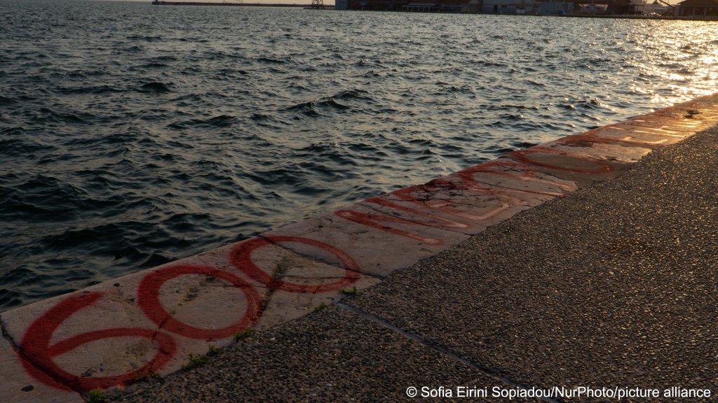 From file: Protest against the shipwreck that happened in Pylos, Greece. The graffiti says 600 DEAD MIGRANTS | Photo by: Sofia Eirini Sopiadou/NurPhoto