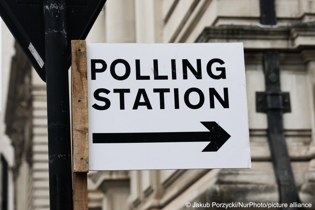 A new government will be voted in to power by July 5. It will need to address the 'chaos and human misery' in the current asylum system, says the UK's Refugee Council | Photo: Jakub Porzycki/NurPhoto/picture alliance
