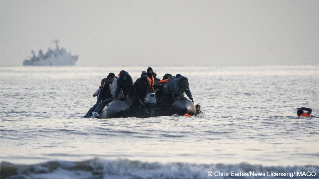 Migrants on board inflatable boats seen near Dunkirk, France, on June 11, 2025 | Photo: IMAGO/News Licensing/Chris Eades