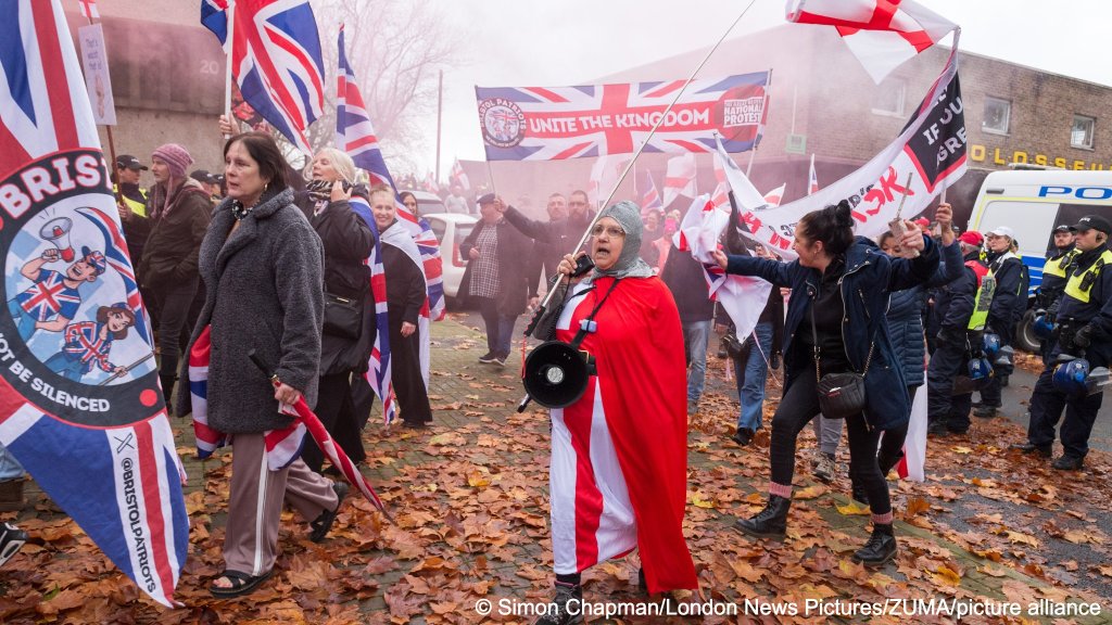 Protests like this one in Bristol at the weekend have been taking place against migrants, who many of the protestors see as posing a threat to Britain | Photo: Simon Chapman/London News Pictures via ZUMA Press Wire