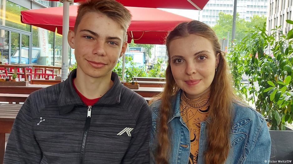 Anastasia et son frère Artyom ne se voient pas rester à Cologne et espèrent pouvoir rentrer en Ukraine dès que possible. Crédit : Victor Weitz/DW