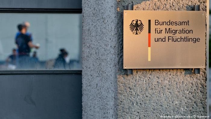 Free independent legal counseling was introduced in the hope of speeding up proceedings for asylum requests at Germany's asylum office BAMF | Photo: picture-alliance