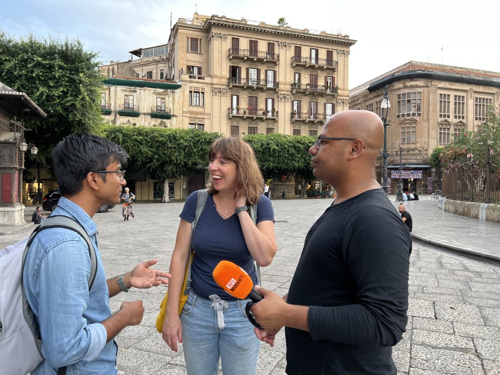 InfoMigrants' reporters Emma Wallis and Arafatul Islam doing interviews in Sicily, September 2022 | Photo: Private