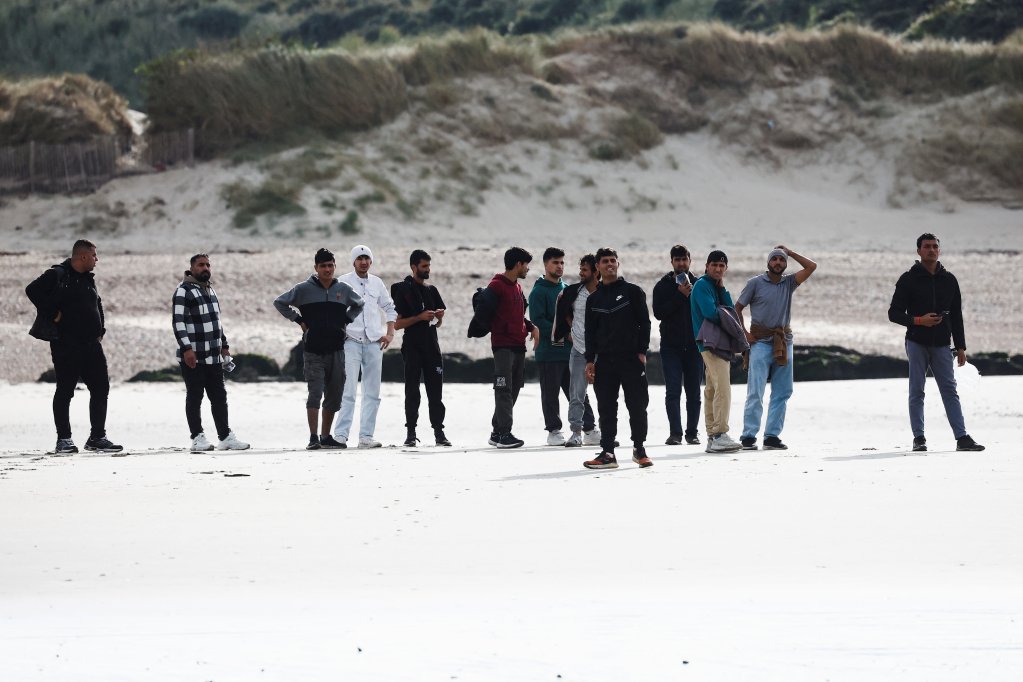 Migrants on the beach at Wimereux, September 4, 2024 | Photo: Reuters