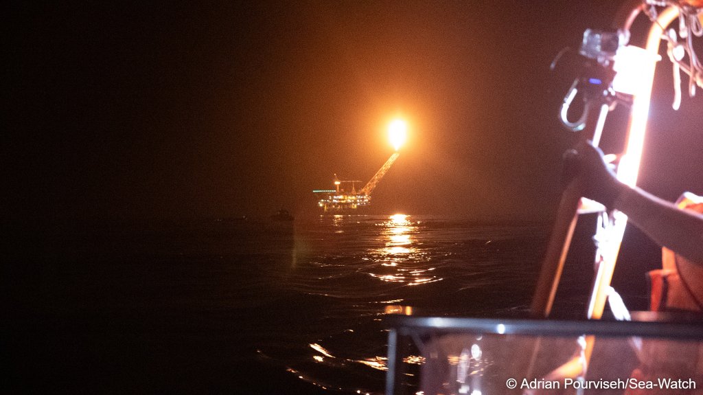 One of the rescues took place near an off-shore oil platform in the early hours of the morning | Photo: Adrian Pourviseh / Sea-Watch