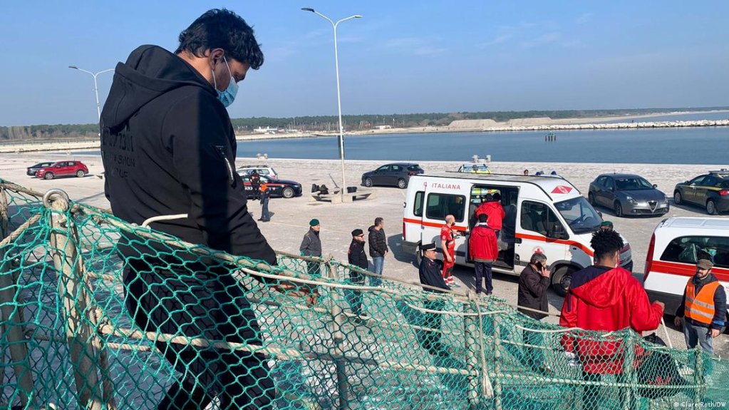 After disembarking in Ravenna on March 21, migrants were transported by the Italian Red Cross to processing centers. | Photo: Clare Roth/DW