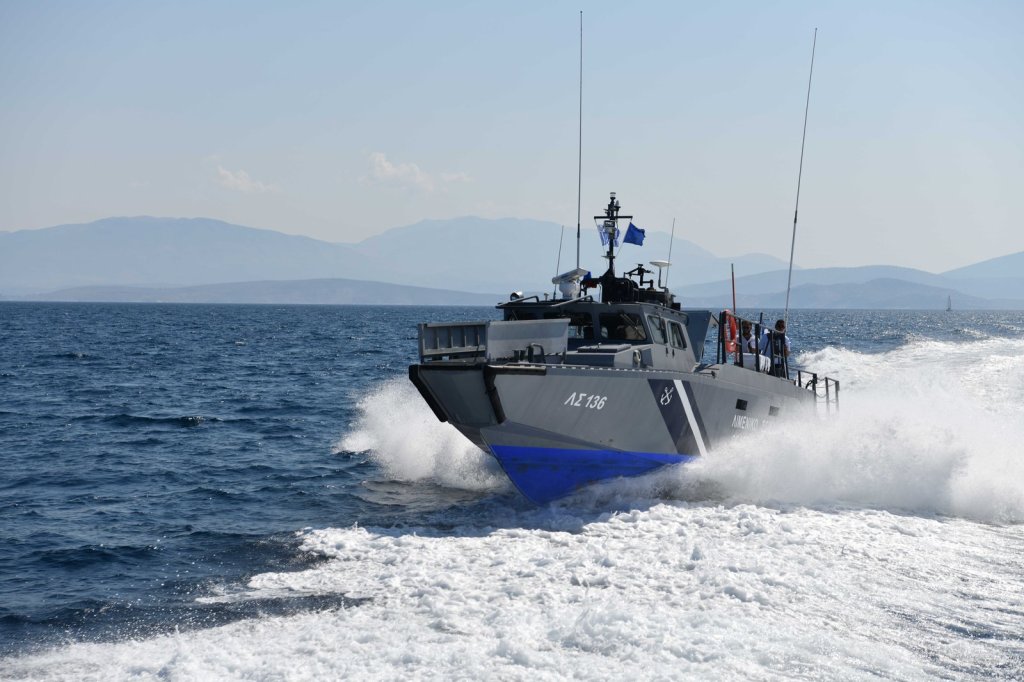 File photo: The Greek authorities often end up chasing suspected smugglers at high speed across the Aegean | Source: Hellenic Coast Guard Press Office