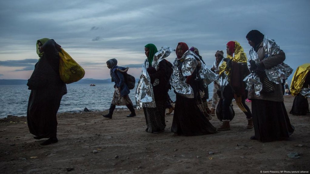 Somali refugees arriving on the Greek island of Lesbos in November 2015 | Photo: Santi Palacios/AP Photo/picture-alliance
