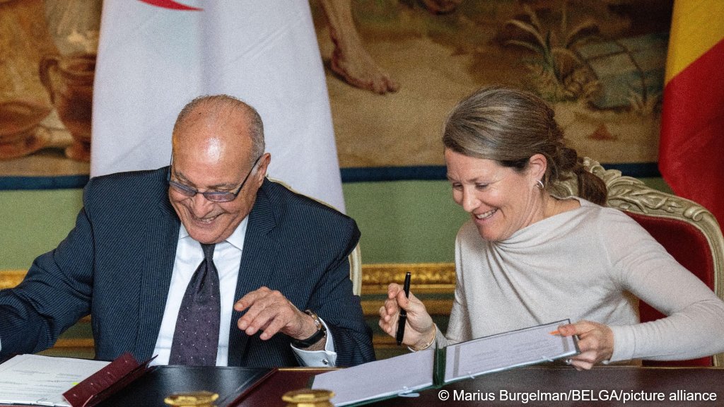 Minister of Asylum and Migration in Belgium, Anneleen Van Bossuyt also signed a readmission agreement and an agreement on visa exemption with Algerian Foreign Minister Ahmed Attaf in Algeria at the end of March this year | Photo: Marius Burgelman / BELGA PHOTO