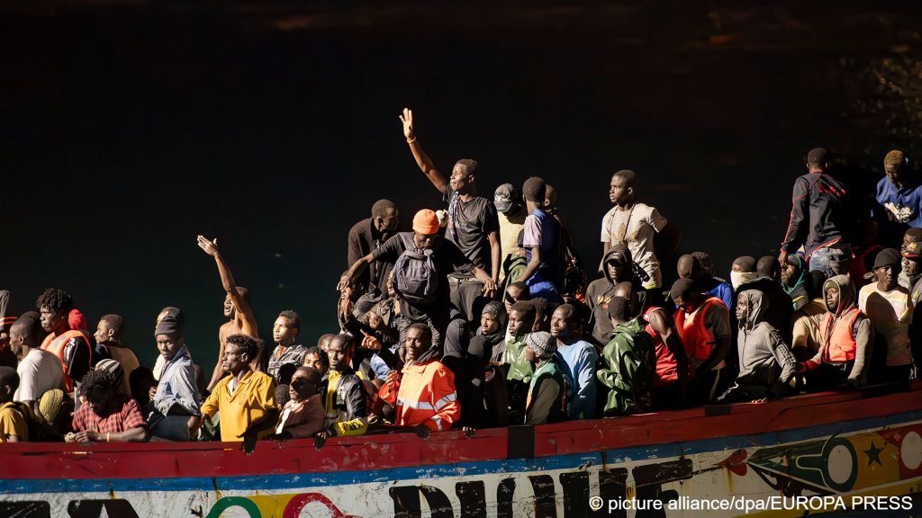 File photo: Migrants arrive in the port of La Restinga on the Spanish island of El Hierro, one of the Canary Islands in the Atlantic, on September 5, 2024 | Photo: picture alliance/dpa/EUROPA PRESS